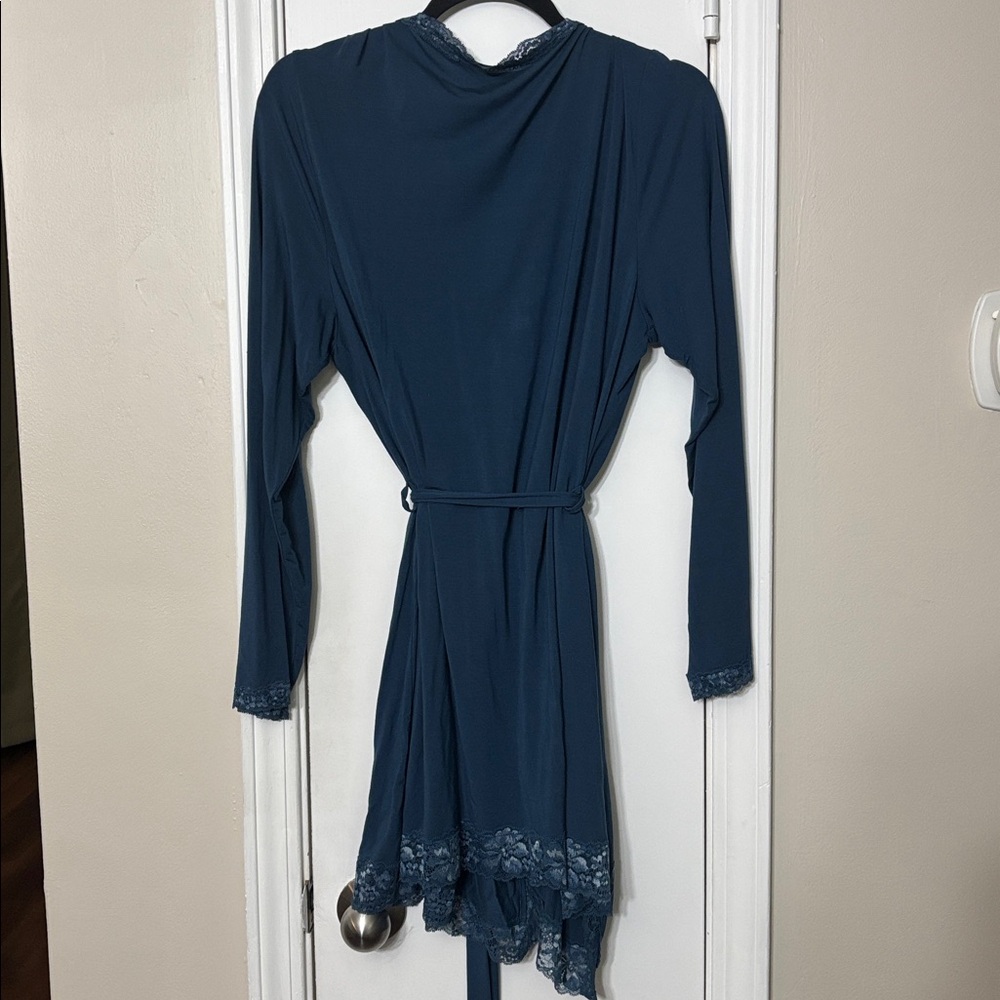VS Blue Robe - Picture 5 of 6